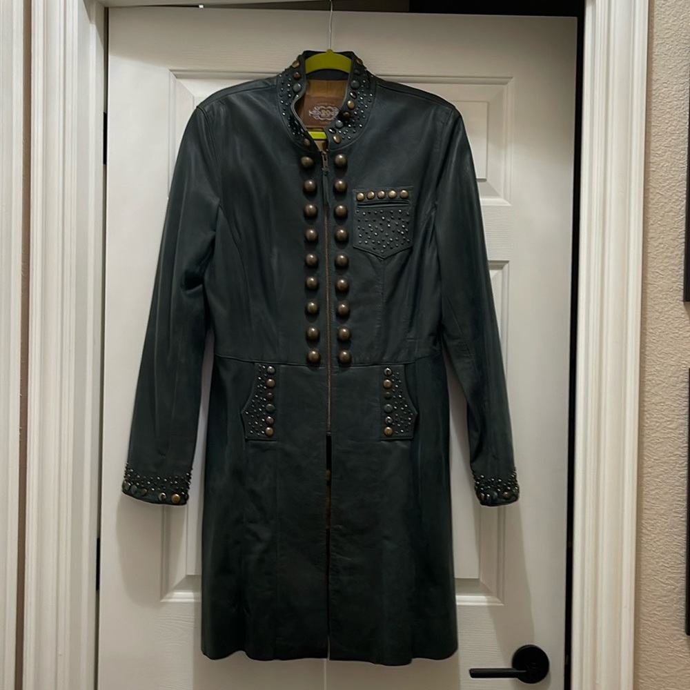 Double D Ranch size L leather coat . Worn once . Beautiful.